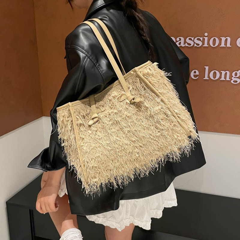 Bolsas de tote bolsas de peluche bolsas de hombro de mujer bolsas de peluche portátiles bolsas de lana de moda popular bolsas de tote de gran capacidad