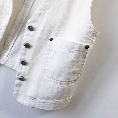 Simple white casual denim vest for women, short sleeve spring and summer sleeveless backless vest, can be worn over a denim jacket or cape.