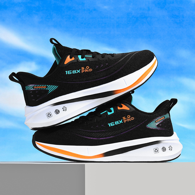 Zapatos deportivos de tejido volador para hombres 2025 nuevos zapatos de corrida de estudiantes de tela coreana con suela suave y transpirables tendencia de zapatos de hombre al por mayor