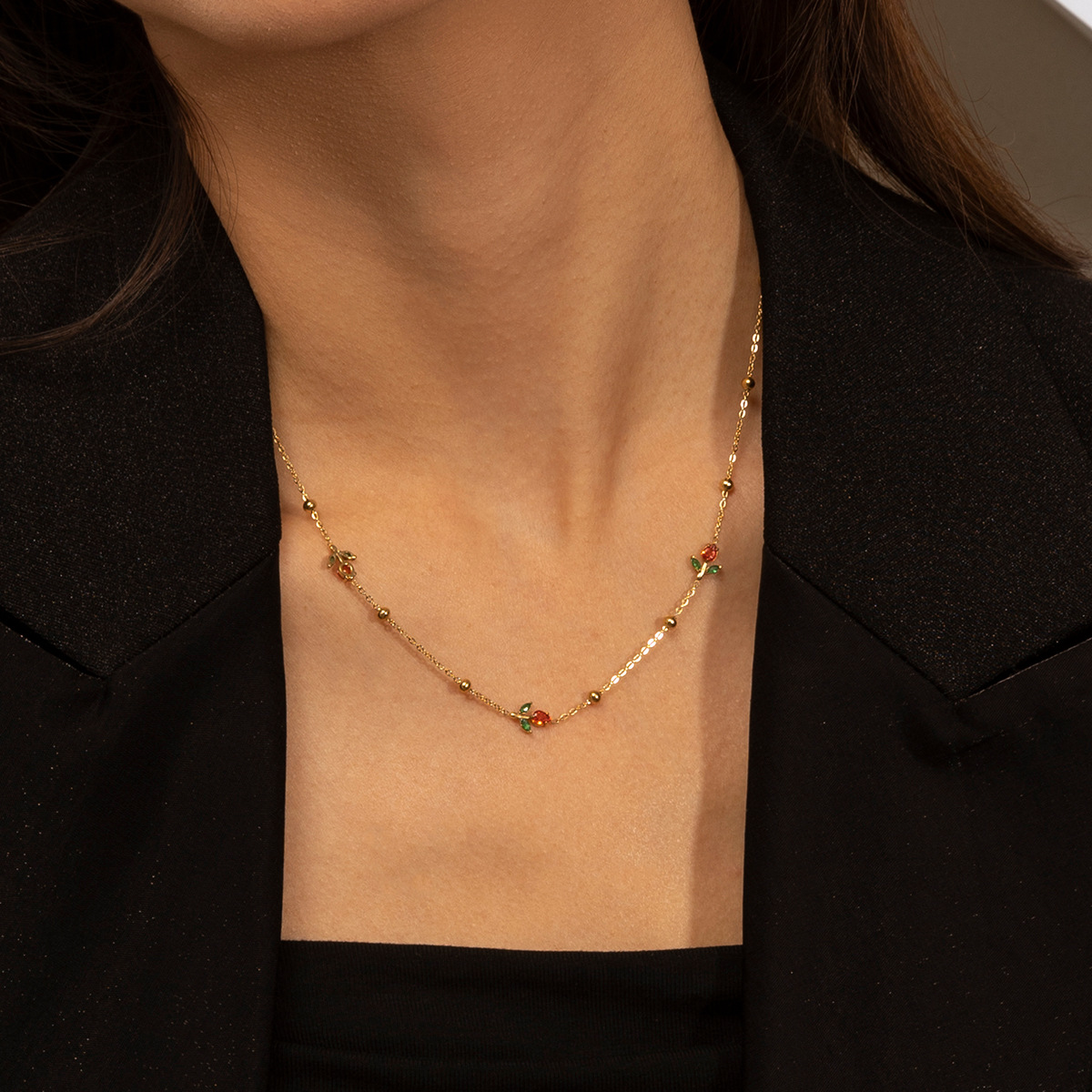 Collar de acero inoxidable de la UE y los Estados Unidos, lujo ligero, nicho de diseño universal, conjunto de joyas de rosa, venta caliente transfronteriza