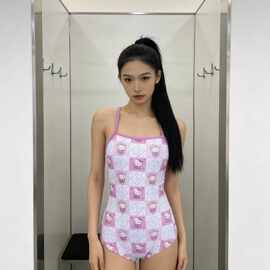 三角连体游泳衣女训练竞速遮肚保守可爱格子时尚小胸女泳装速卖通