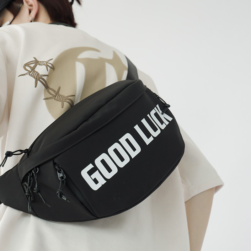 Capacious universal one-shoulder bag for leisure