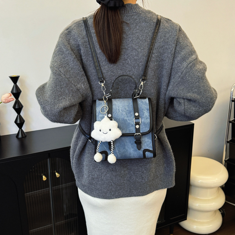 Este año, la popularidad de la mochila de mujeres de nicho 2024 nueva mochila de estilo universal, mini mochila de viaje de moda.