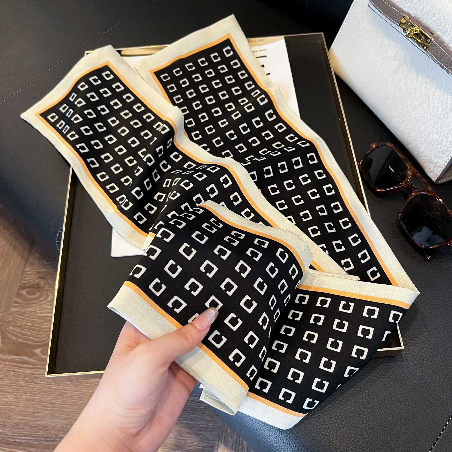 Nueva bufanda de seda pequeña banda larga estrecha para el cabello mujer estilo primavera y otoño moda madre bufanda estilo verano estilo fino serpentina bufanda al por mayor