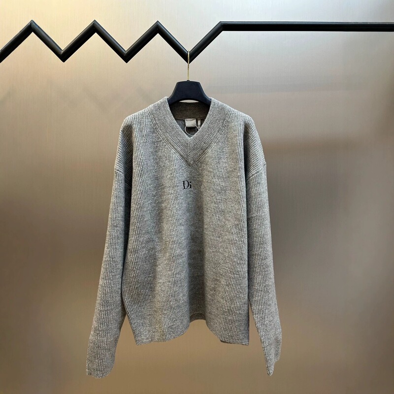 Correct version of the original label, in stock, D-brand sheep wool letter embroidery V-neck pullover loose knit sweater, unisex Correct version of the original label, in stock, D-brand sheep wool letter embroidery V-neck pullover loose knit sweater, unisex