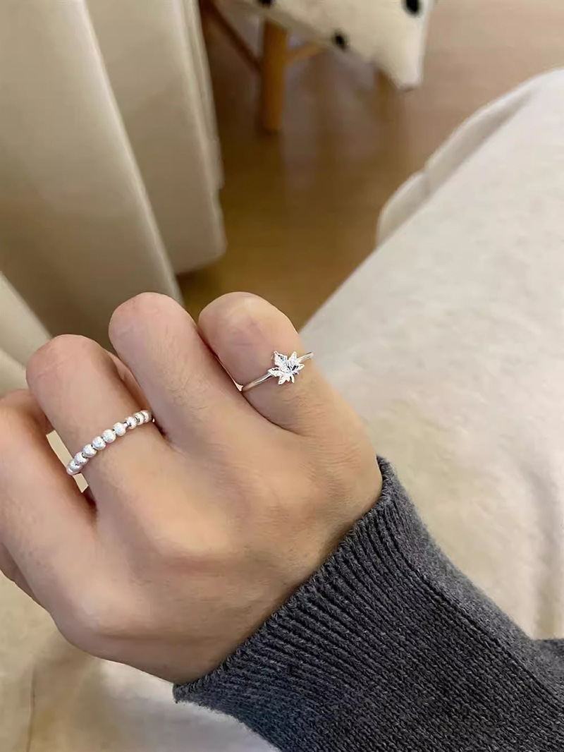 Anello da donna con foglia d'acero, leggero e alla moda, per l'indice, design di nicchia in stile coreano, tendenza con anello aperto regolabile_voghion.com