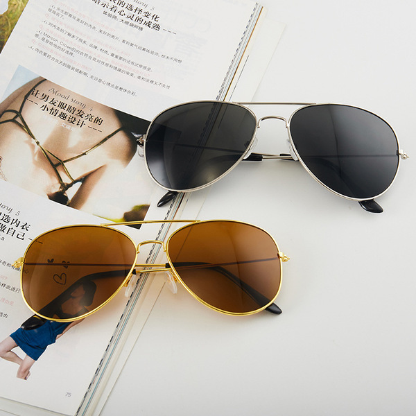 fashionable multicoloured sunglasses for men and women
