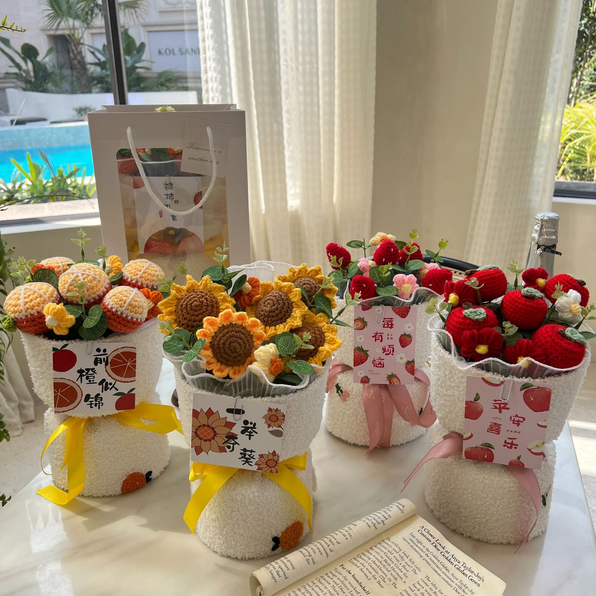 Regalo del día de la madre Ramo de fruta de fresa de lana tejida a mano Regalo de cumpleaños para niñas Flor de graduación de girasol