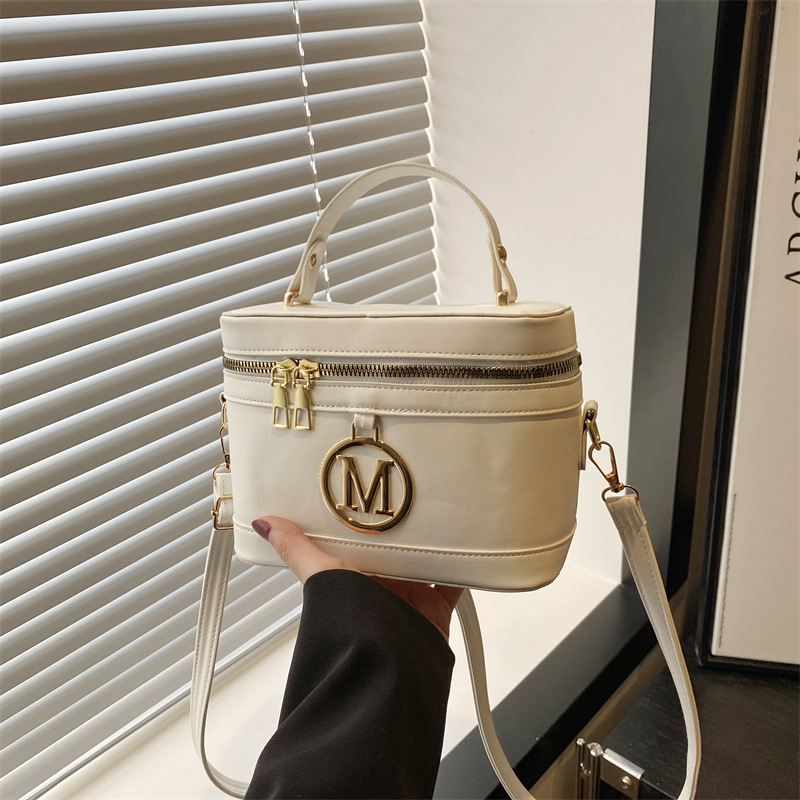 Small retro trend one-shoulder bag for leisure