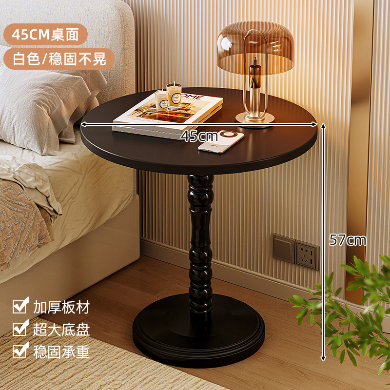Mesa lateral pequeña de la cabecera de la cama de estilo crema, dormitorio, mesa de centro pequeña para el hogar, estante de hierro simple, balcón creativo, mesa redonda pequeña