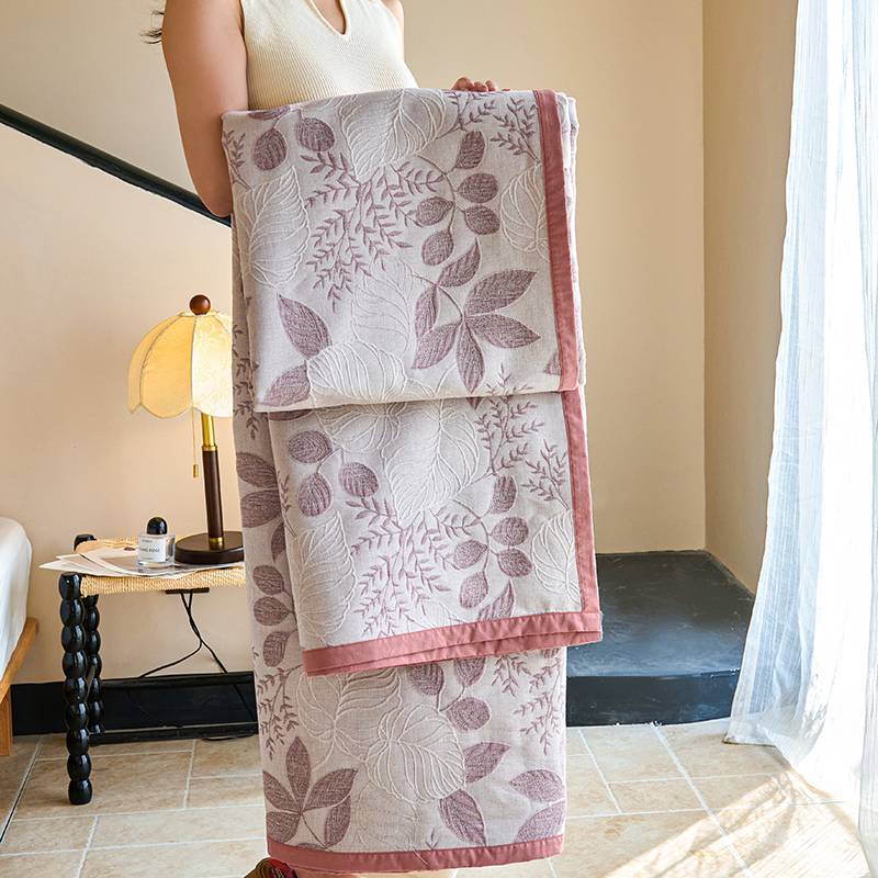 잎이 보라색으로 흔들린다