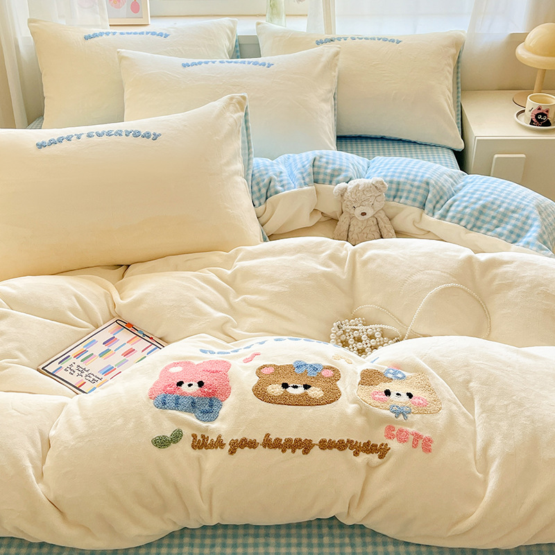 Cama de toalla lindo bordada de seda de leche con cuatro piezas, ropa de cama de seda de invierno, sábanas de coral con tres piezas