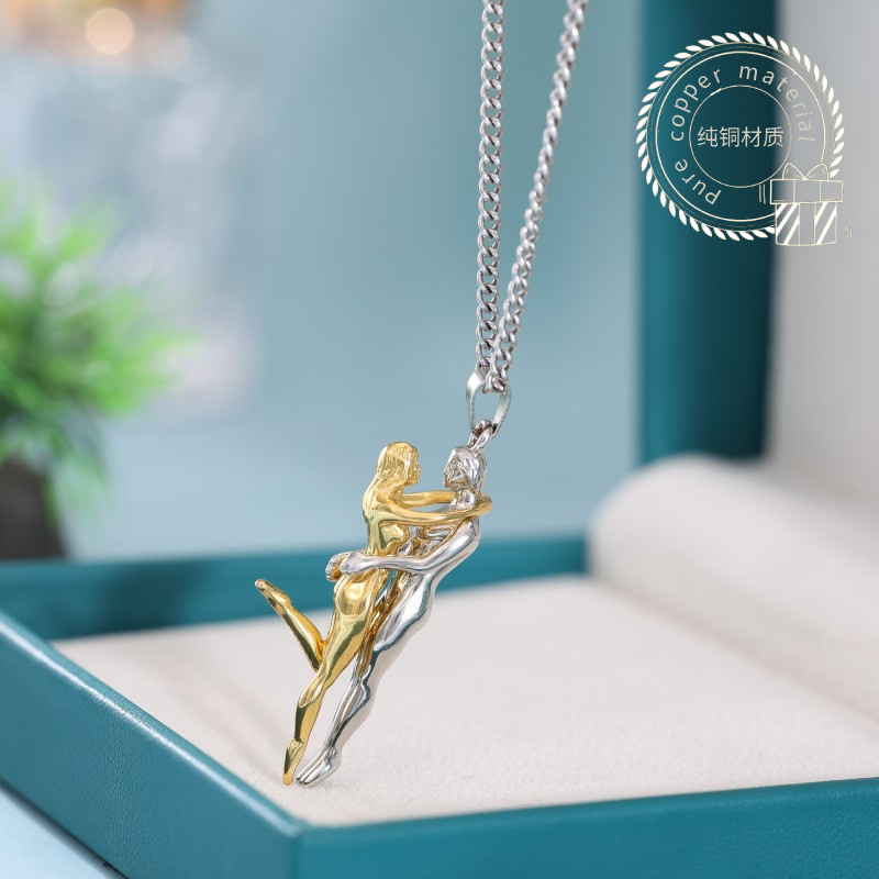 Cross-border Hot Couple Embrace Necklace Romantic Men and Women Embrace Emotional Expression Collarbone Pendant Necklace Jewelry Wholesale