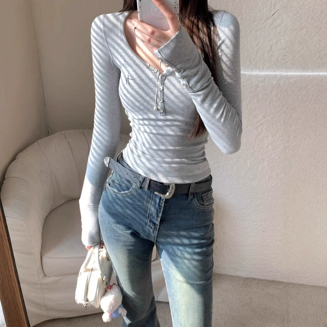 Американская ретро-яма с V-образным вырезом с длинным рукавом футболка женская нижняя рубашка осенью и зимой 2025 новый тонкий тонкий топ