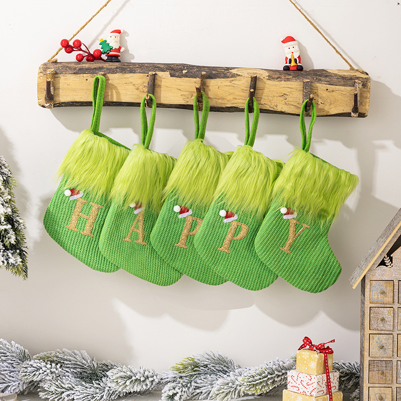 Julepynt grøn strikket bogstav julesokker DIY navn hjemmevedhæng_voghion.com