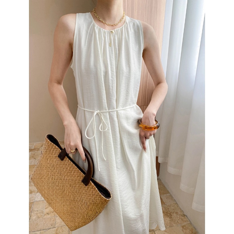 司南温柔氛围法式压褶圆领系带收腰显瘦无袖背心连衣裙