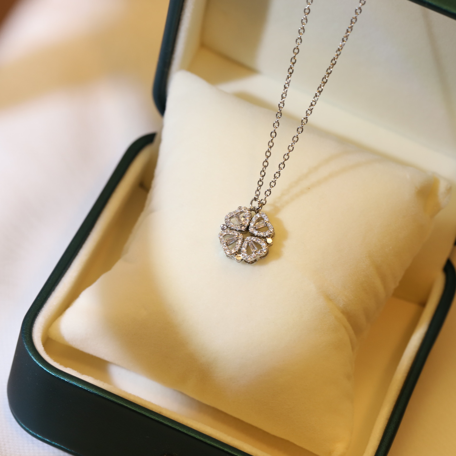 Sweet Heart Shape Titanium Steel Inlaid Gold Rhinestones Necklace 1 Piece