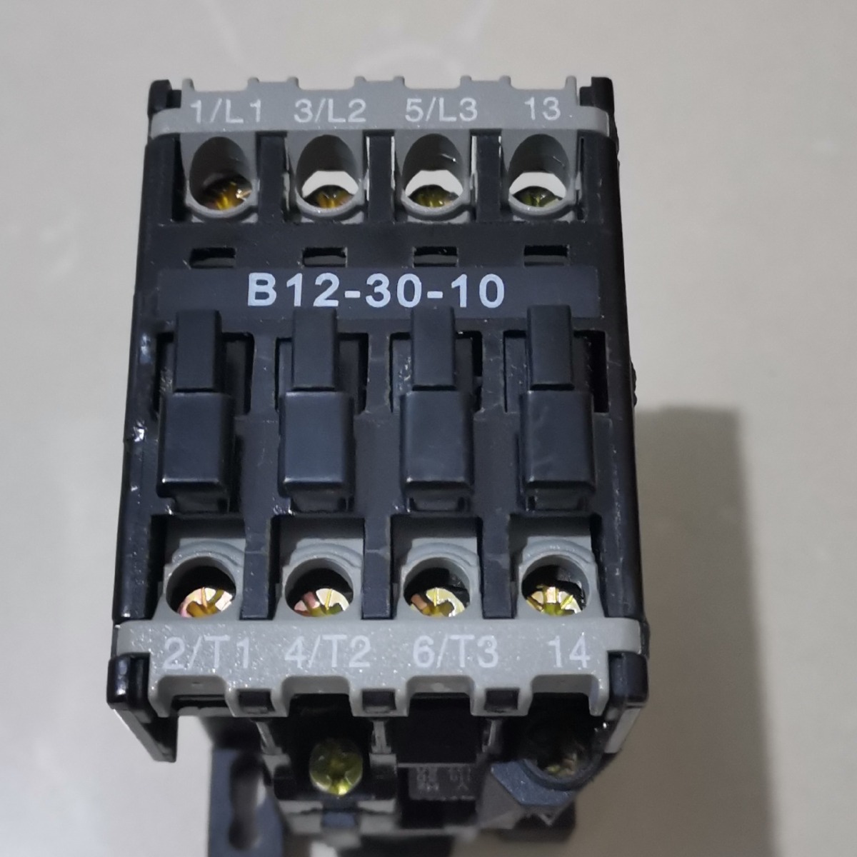 现货供应全新热销上海人民切换电容接触器CJ36-50C