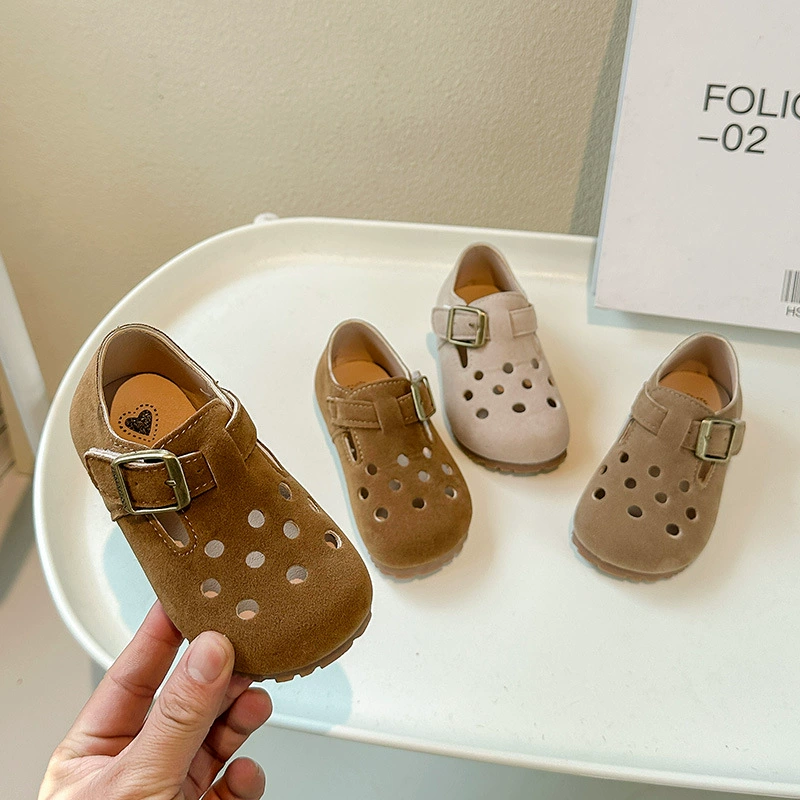 Дышащие отверстия для девочек модная маленькая кожаная обувь 2025 лето новая детская мода мягкая подошва дикая детская одиночная обувь