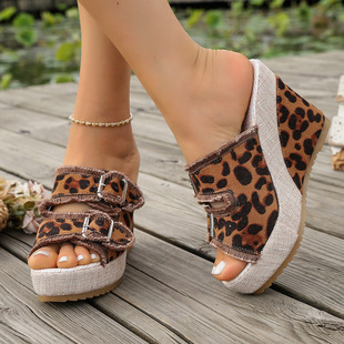 �r��ţ�в�Ƥ����һ�_���˸�����ЬŮ�¿��a�⴩���һ�֛���Ь