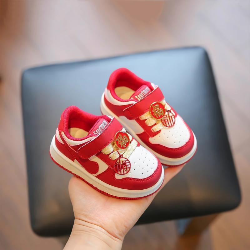 Zapatos casuales para bebés del año del dragón Zapatos deportivos para niños rojos de primavera Nuevos zapatos para niños pequeños de suela suave antideslizante para bebés