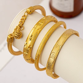 项链;耳环;手链