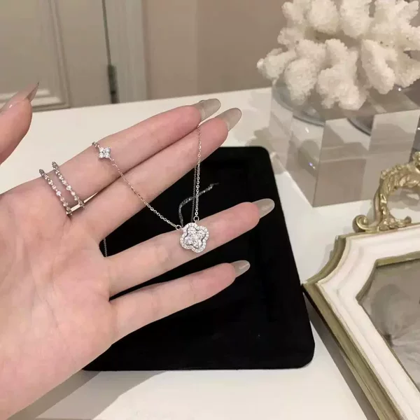 Lucky Flash Diamond Four-Leaf Clover Necklace Women's Light Luxury Niche High-End Flash Clavicle Chain Birthday Gift