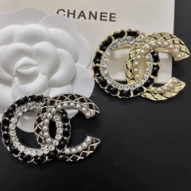 胸针;胸饰;耳钉