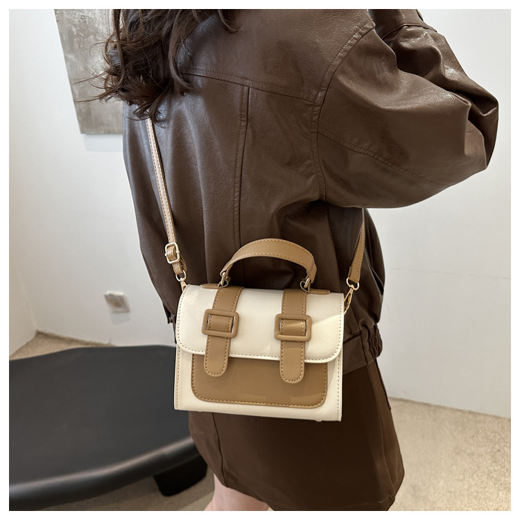 A new 2024 trendy and retro single-shoulder crossbody small square bag for girls, a niche British-style handbag undefined