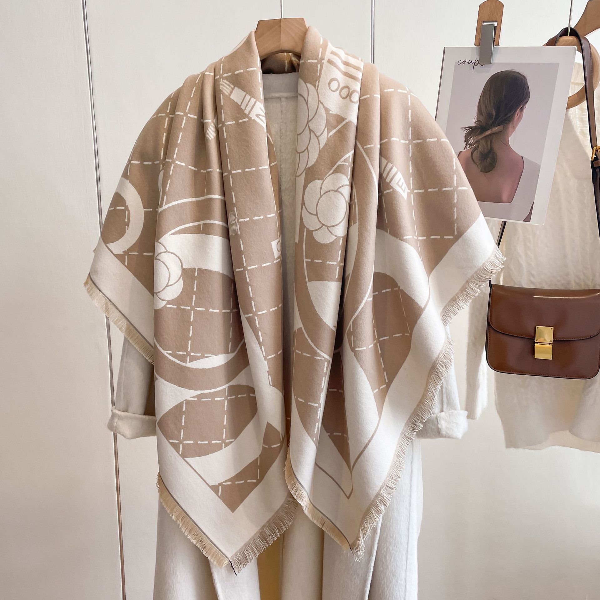 2023 nueva tela escocesa geométrica estilo Chanel bufanda cuadrada de Cachemira de doble cara bufanda exterior caliente con aire acondicionado