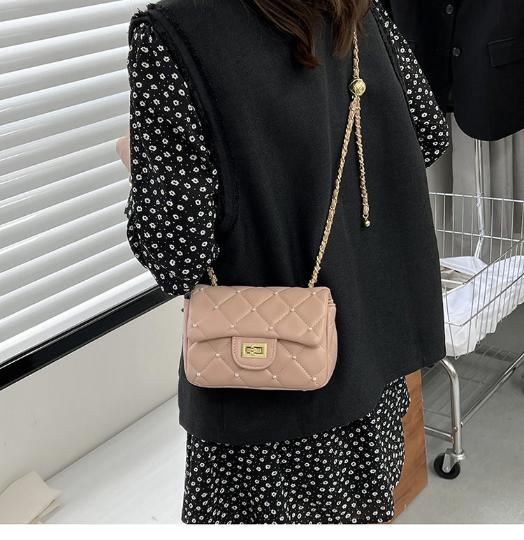 Mujeres Medio Cuero Sintético Color Sólido Elegante Cerrar Bolsas De Hombro display picture 11