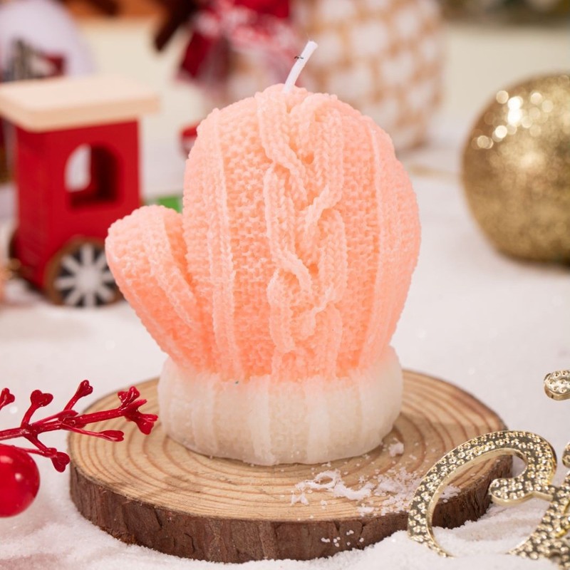クリスマスの毛糸の小さい手袋のアロマキャンドルの祝日の贈り物insの写真を撮る道具diyのアイデアはアロマキャンドルを並べます。|undefined