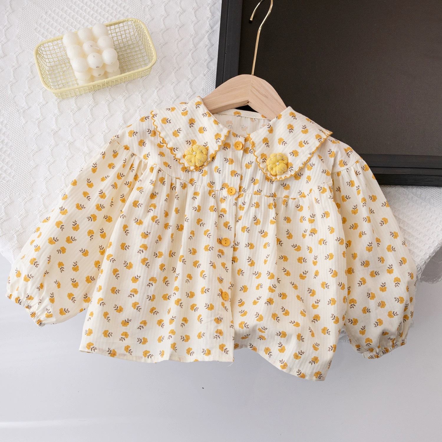 Yellow floral/neckline without Hemming all yellow