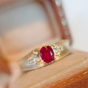 Fubei Diamond Jewelry 18K Gold Set with Ruby ​​0.4 Carat Ring, Total Weight 1.86 Grams, Diamond 6 Capsules Women's Ring
