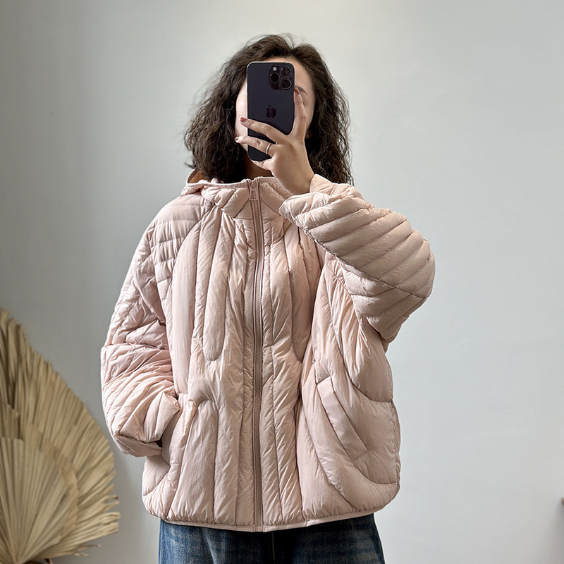 2025 Autumn and Winter Fashion down Jacket Short Loose Hooded Lightweight Fashion White Duck down Jacket Women's Trendy Foreign Trade 2025 Autumn and Winter Fashion down Jacket Short Loose Hooded Lightweight Fashion White Duck down Jacket Women's Trendy Foreign Trade