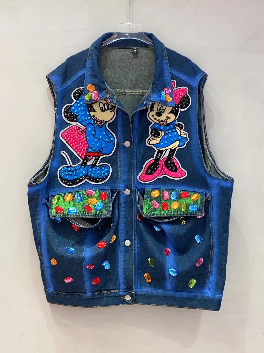 Estación europea de diseño de marca de moda chaleco de vaquero sin mangas chaleco de la industria pesada de la mujer graffiti cuentas de clavos personalidad chaqueta de clip de caballo