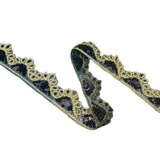 Точечная подача золотой линии цвета бусин