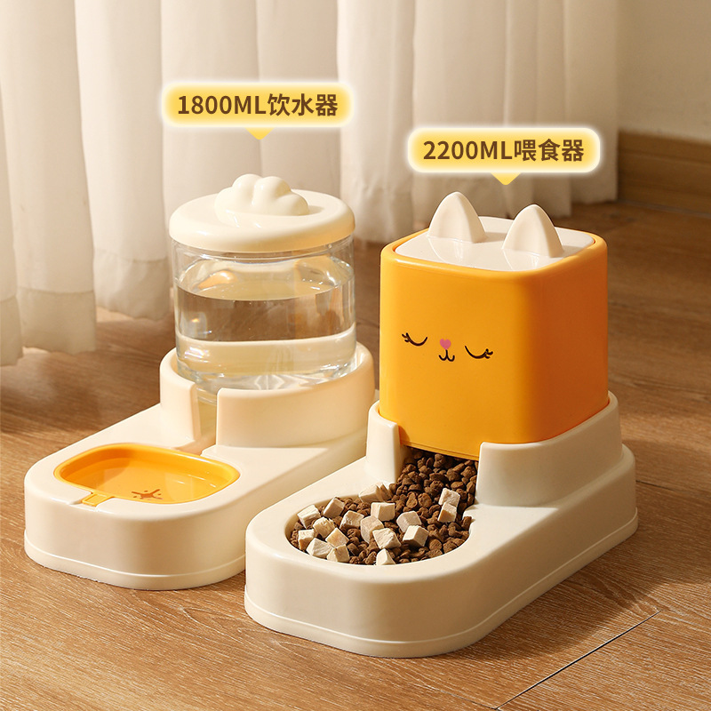 新商品のペットアニメは食糧を与えて水の食器を与えます。|undefined