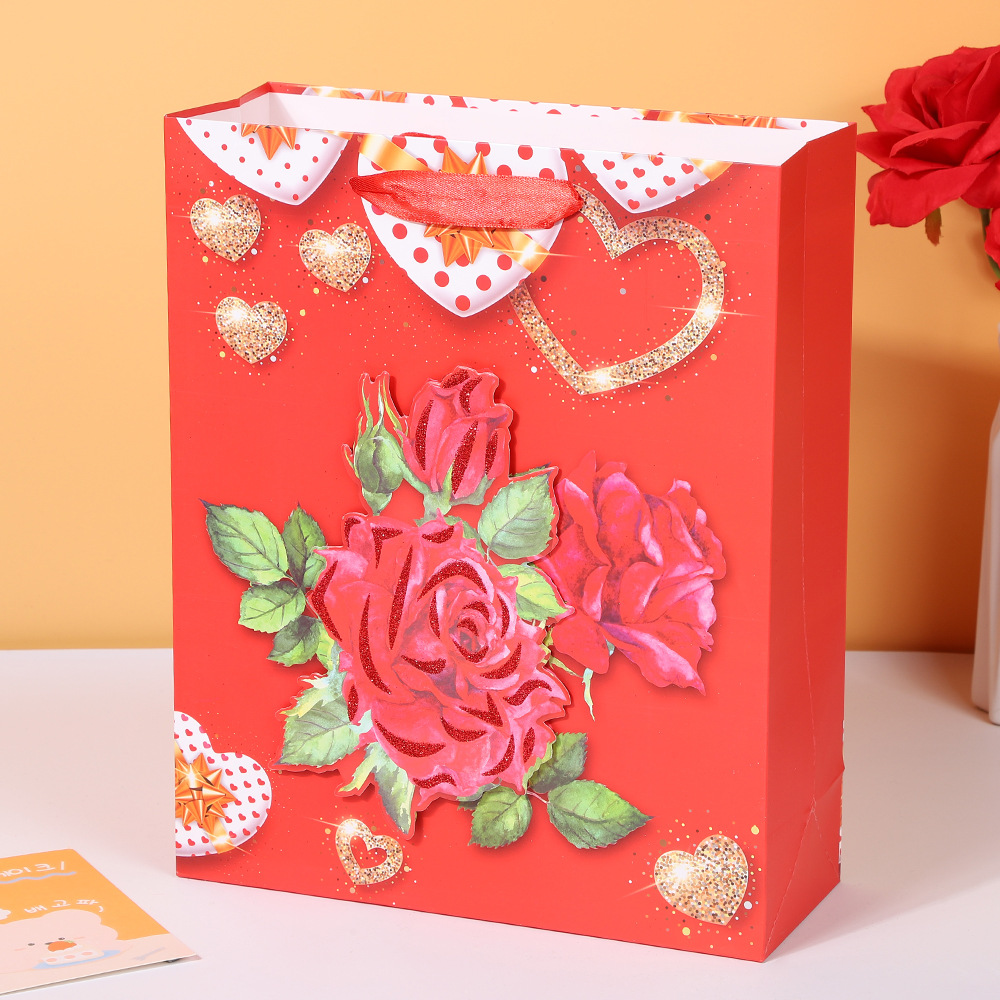 Bolsa de regalo cuadrada de papel rojo para Año Nuevo, diseño con rosas
