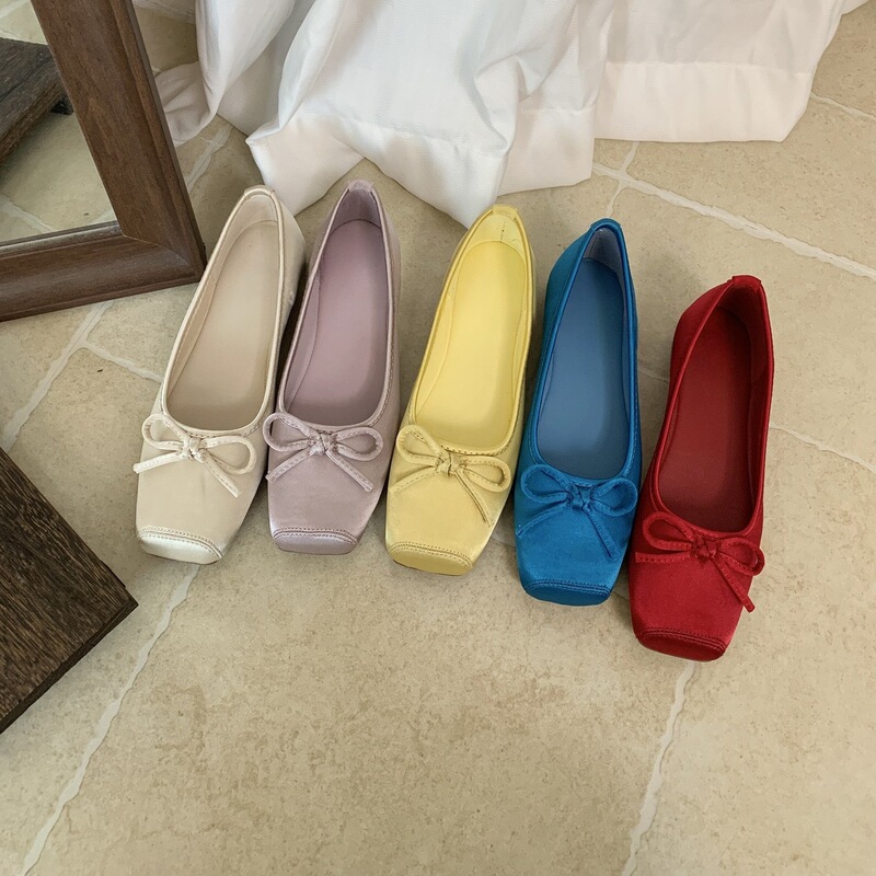 Fairy-Style Bow Satin Square-Toe Shallow Ballet Flats for Women 2025 New Soft-Soled Pig-Nose Red Shoes