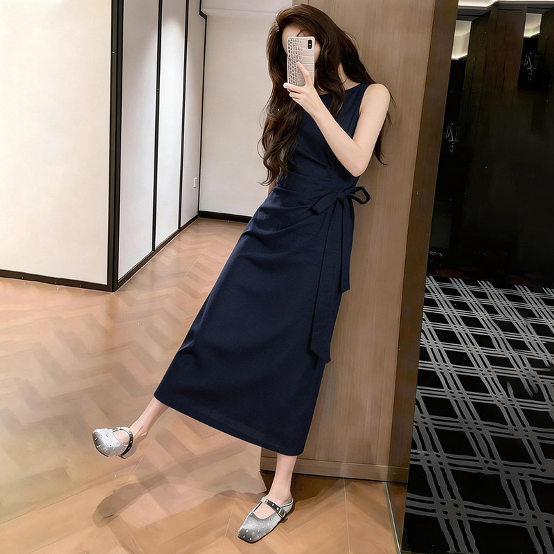 French-Style Blue Sleeveless Waist-Cinching Dress for Women, Summer 2026 New Model, Stunning and Unique, Gentle Style Long Dress