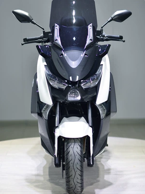 TX150 modified leg windproof Linhai: Motorcycle front windshield