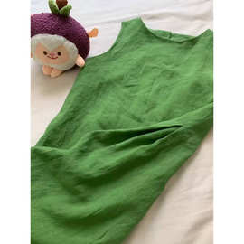 法式显白高级感绿色亚麻连衣裙女无袖长裙夏季新款宽松大码显瘦裙