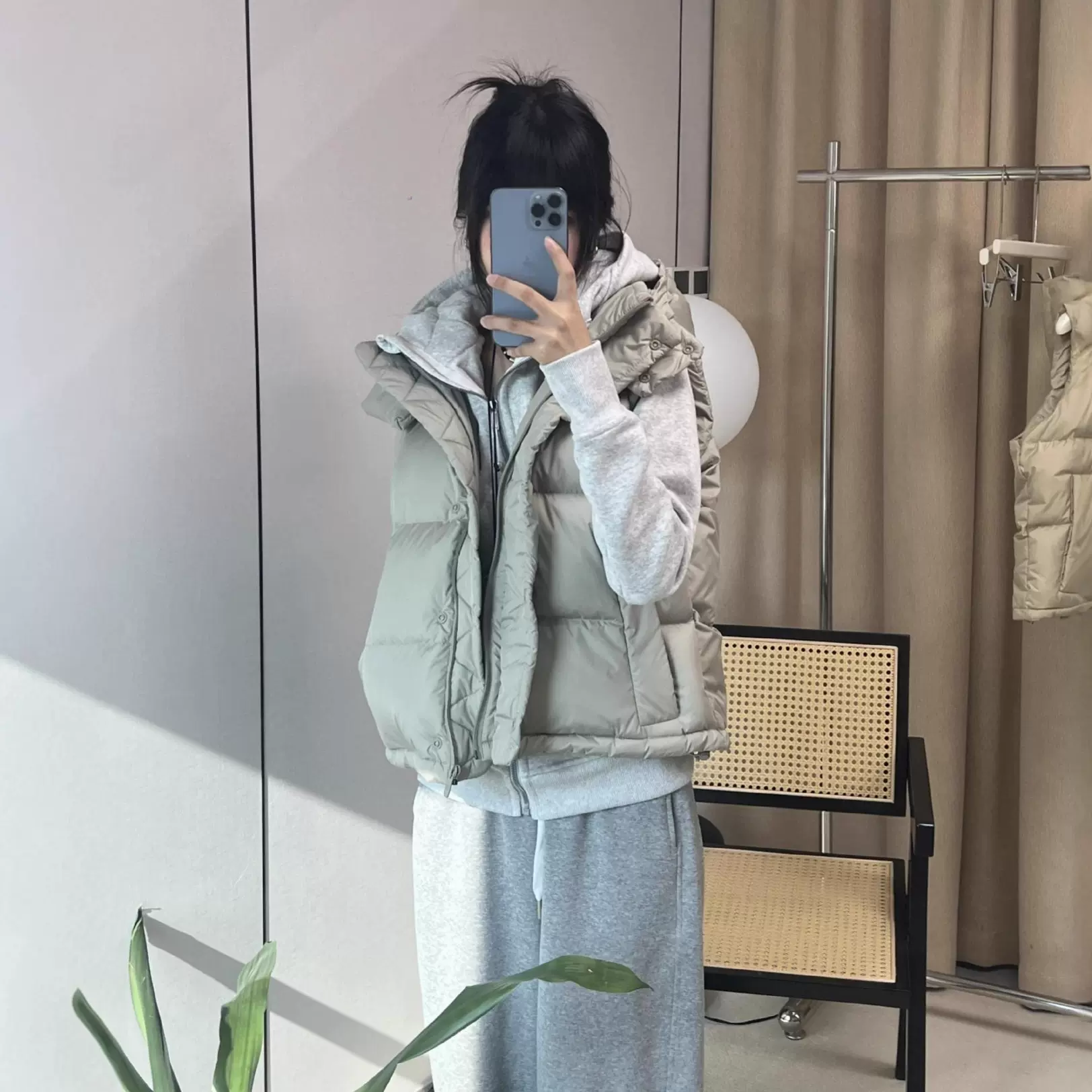 lulu同款泡芙白鸭绒四格马甲羽绒服背心短款保暖轻便连帽外套女