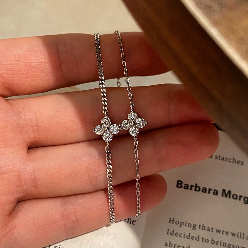 Moissanite S925 Sterling Silver Four-Leaf Clover Bracelet Cuban Cross Chain Simple and Elegant Jewelry Versatile Stackable Shiny Women's Accessory Moissanite S925 Sterling Silver Four-Leaf Clover Bracelet Cuban Cross Chain Simple and Elegant Jewelry Versatile Stackable Shiny Women's Accessory
