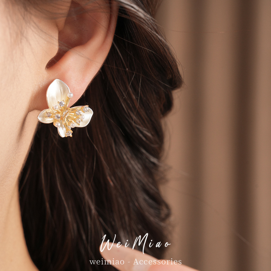 Agujas de plata, mariposas de piedra, flores, perlas geométricas, temperamento, personalidad, pendientes diarios, auriculares de lujo ligero y de alta calidad. image 5