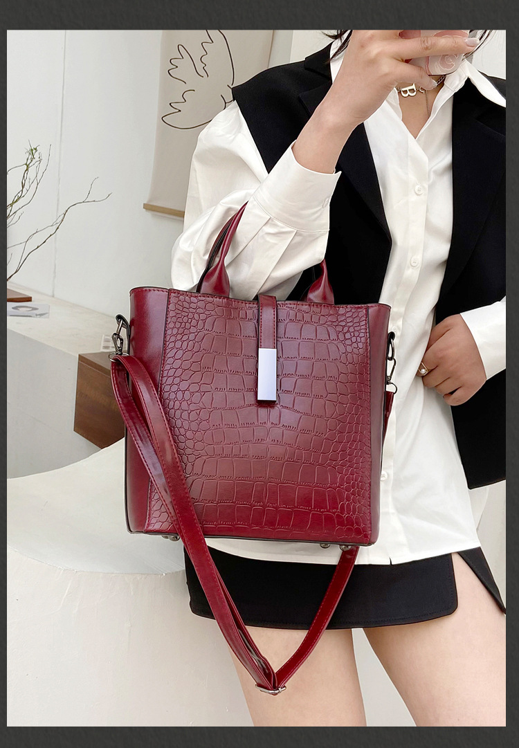 Fashion Embossing Large-capacity Shoulder Messenger Bag Wholesale display picture 3