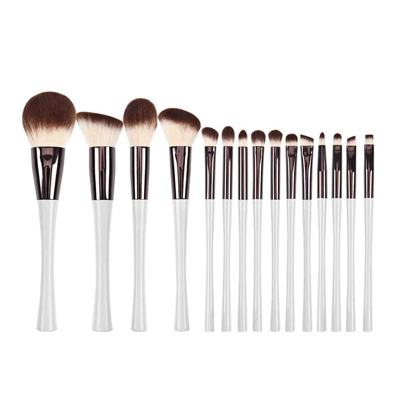 Set de cepillo de maquillaje de principiantes Eye Shadow Powder Blush Side Face Highlight Concealer Brush Set Complete Tool Brush