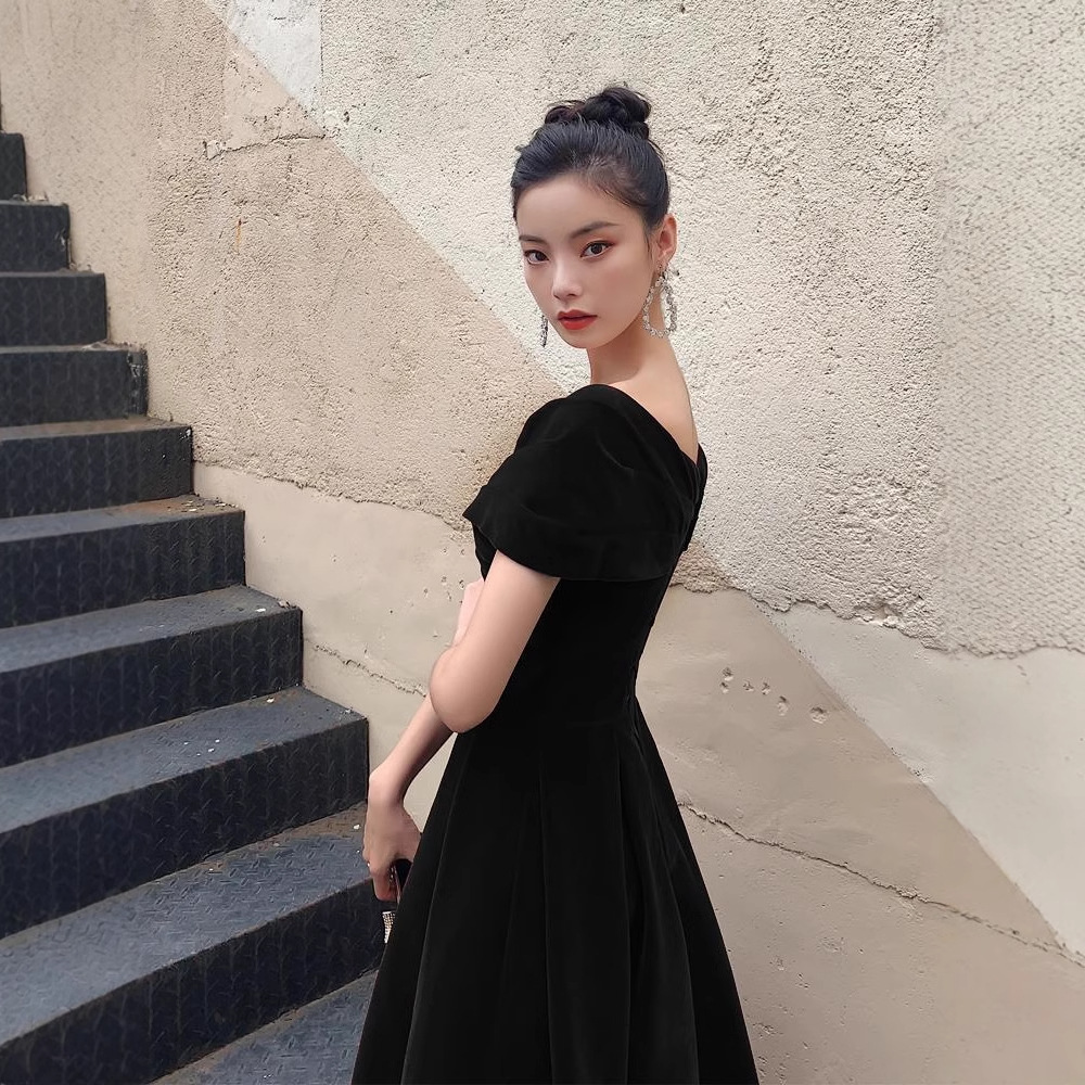 Vestido de noche negro adelgazante, talla grande, con hombros descubiertos, estilo largo, elegante para banquetes, adecuado para fiestas anuales, tallas pequeñas, otoño y primavera.