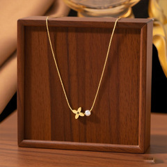 夏の新パール四つ葉のクローバーファッションニッチハイエンドチタン鋼ネックレスメッキ 18 K ゴールド鎖骨チェーンジュエリー女性のための